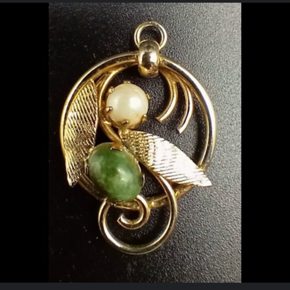 Vintage Sarah Coventry Gold Tone Faux Pearl and Jade
